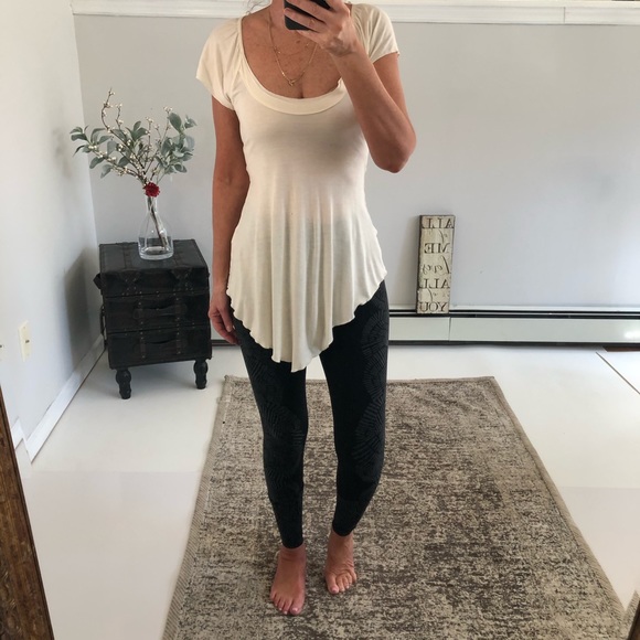 H&M Tops - H&M CUTEST Tee ever Sz Sm